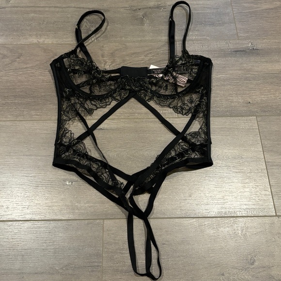 Black and Gold Strappy Lace Teddy - Picture 1 of 5